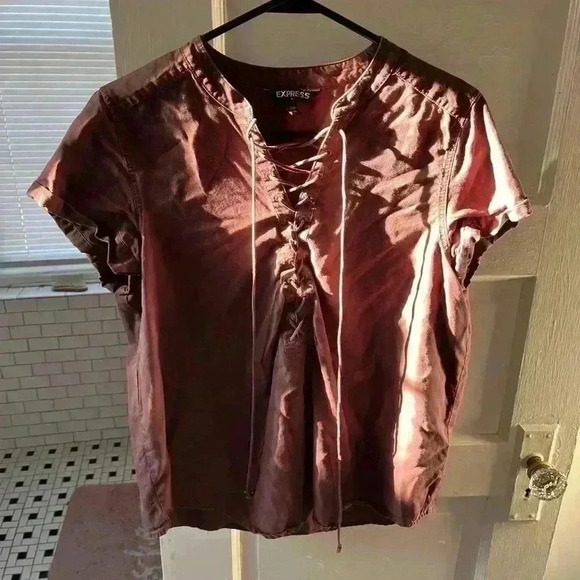 Express Dusty burgundy, short sleeve blouse with tie up V-neck‎ feature - Picture 2 of 4